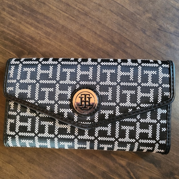 Tommy Hilfiger Handbags - Tommy Hilfiger Wallet